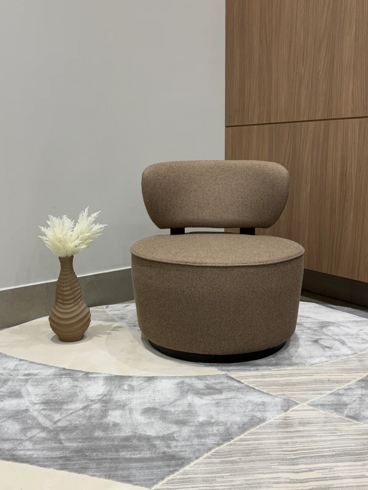 Poltrona Prama em ambiente — foto 1